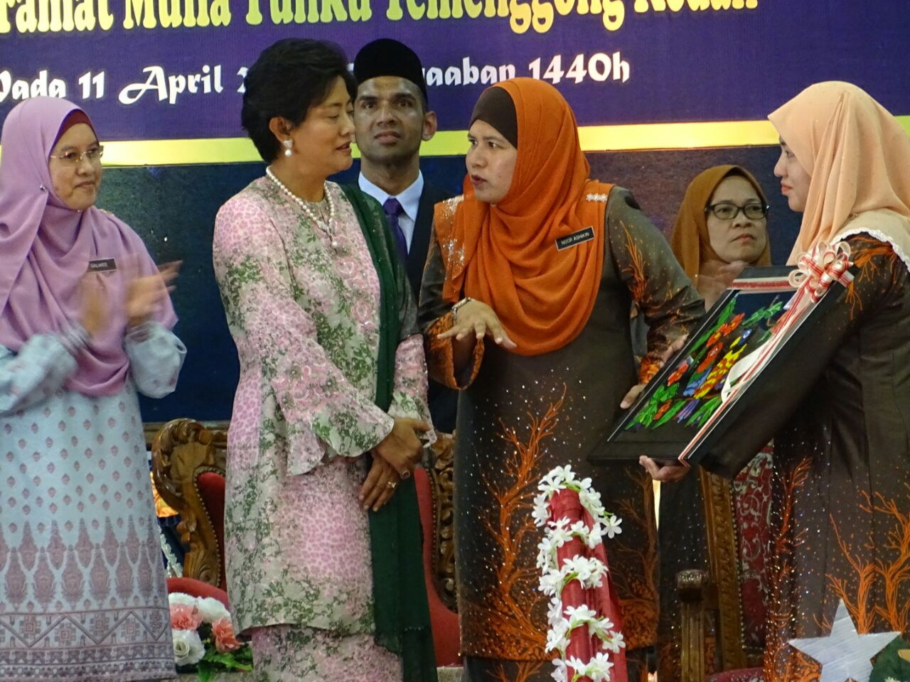 photo6156771602784692477