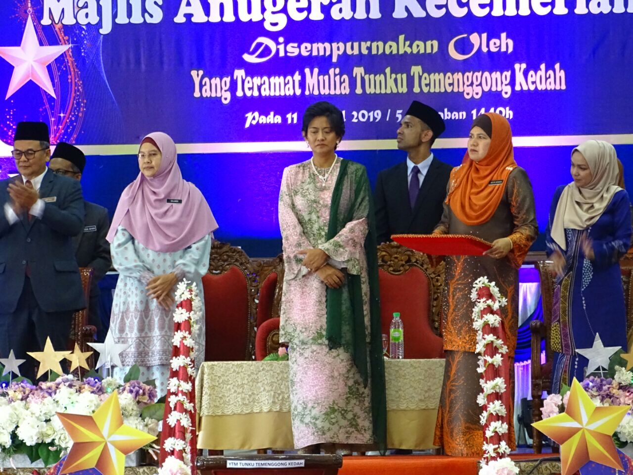 photo6158725980408097014