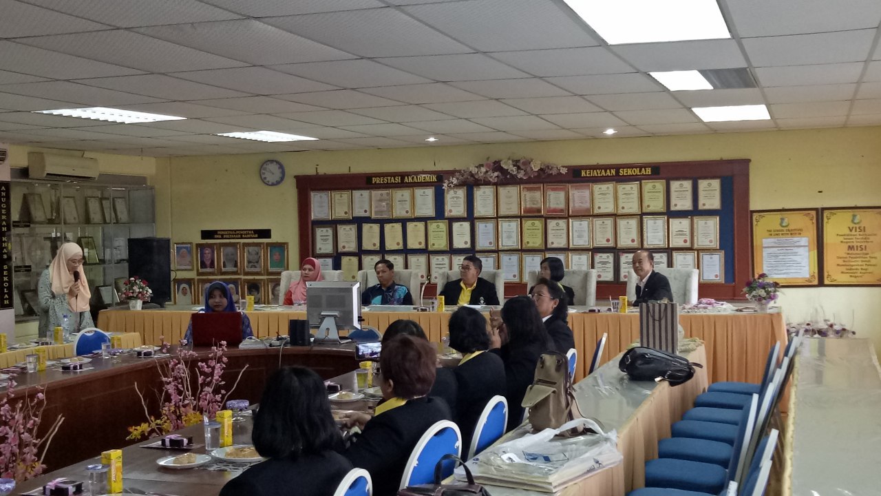 photo6285219746597152880