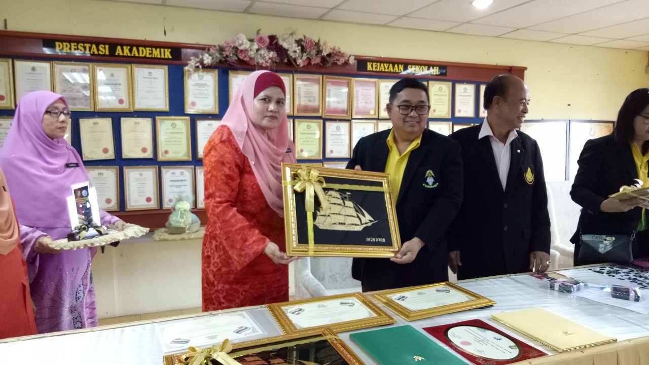 photo6287116666148071492