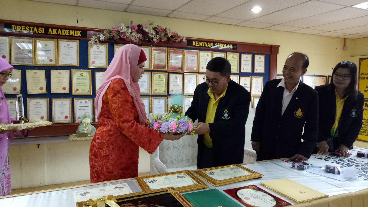 photo6287116666148071493