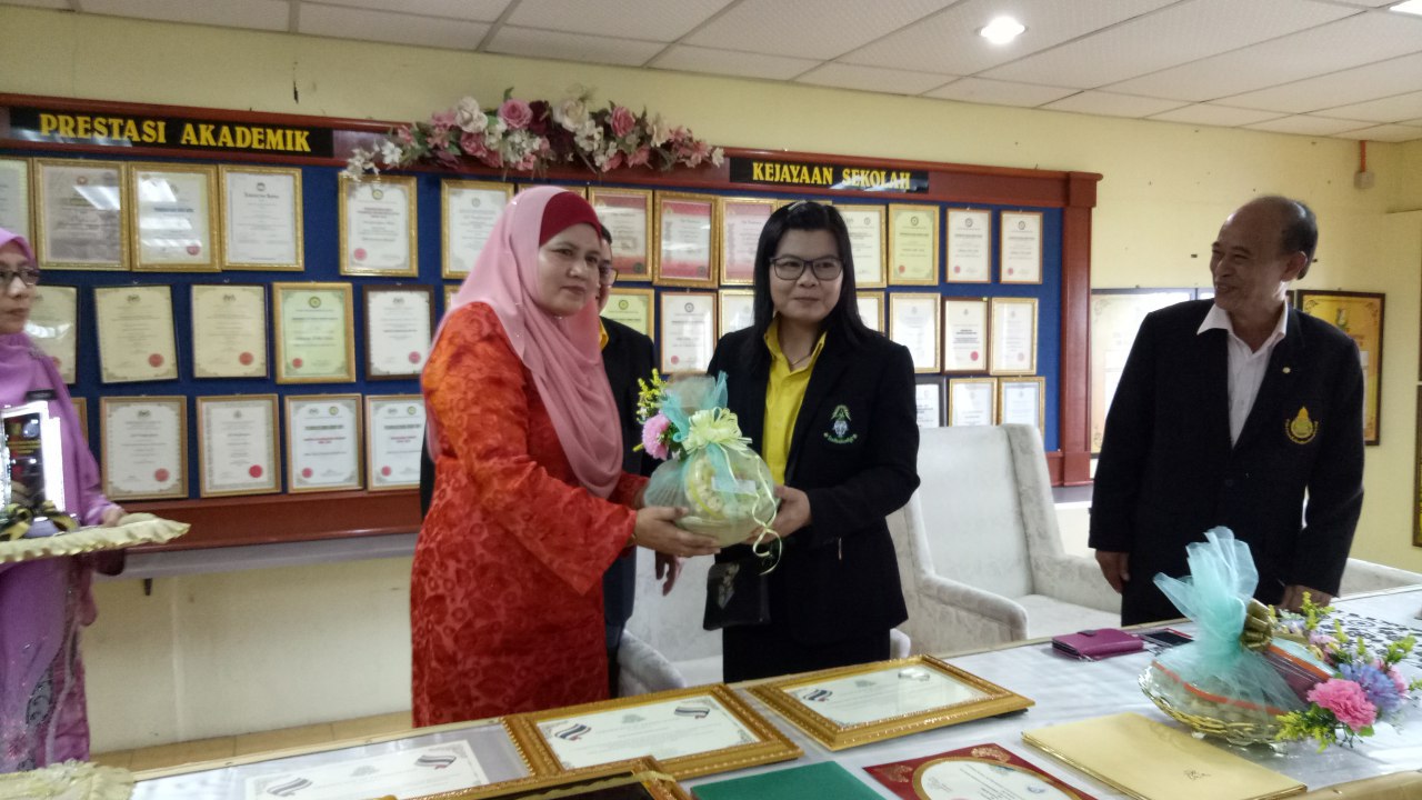 photo6287116666148071494