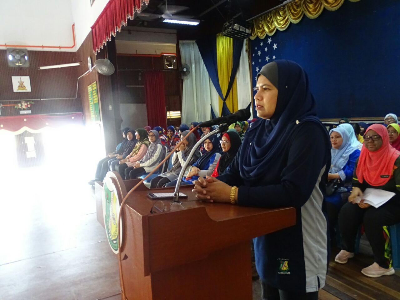 photo6109275131416259398