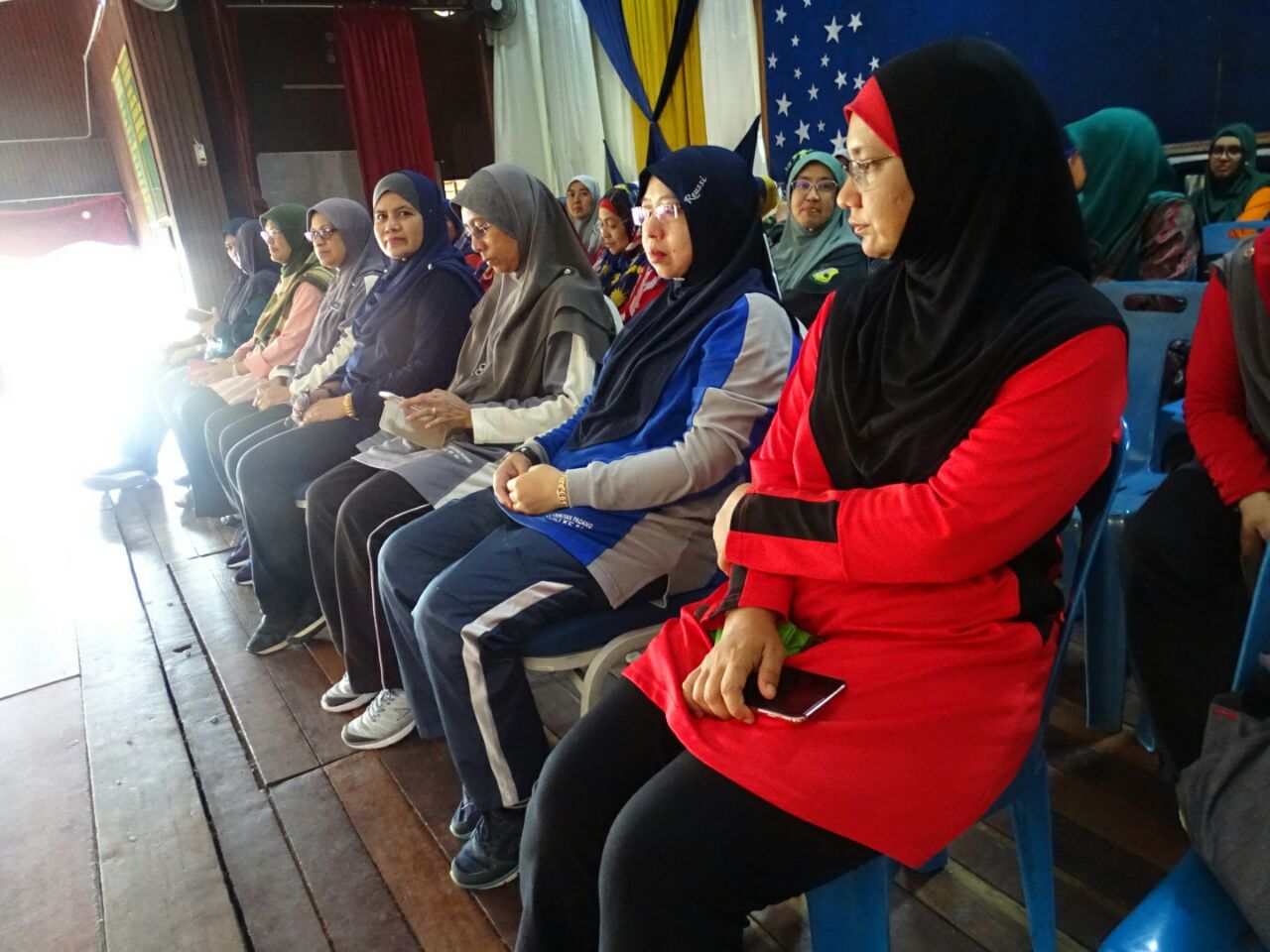 photo6111468596984129879