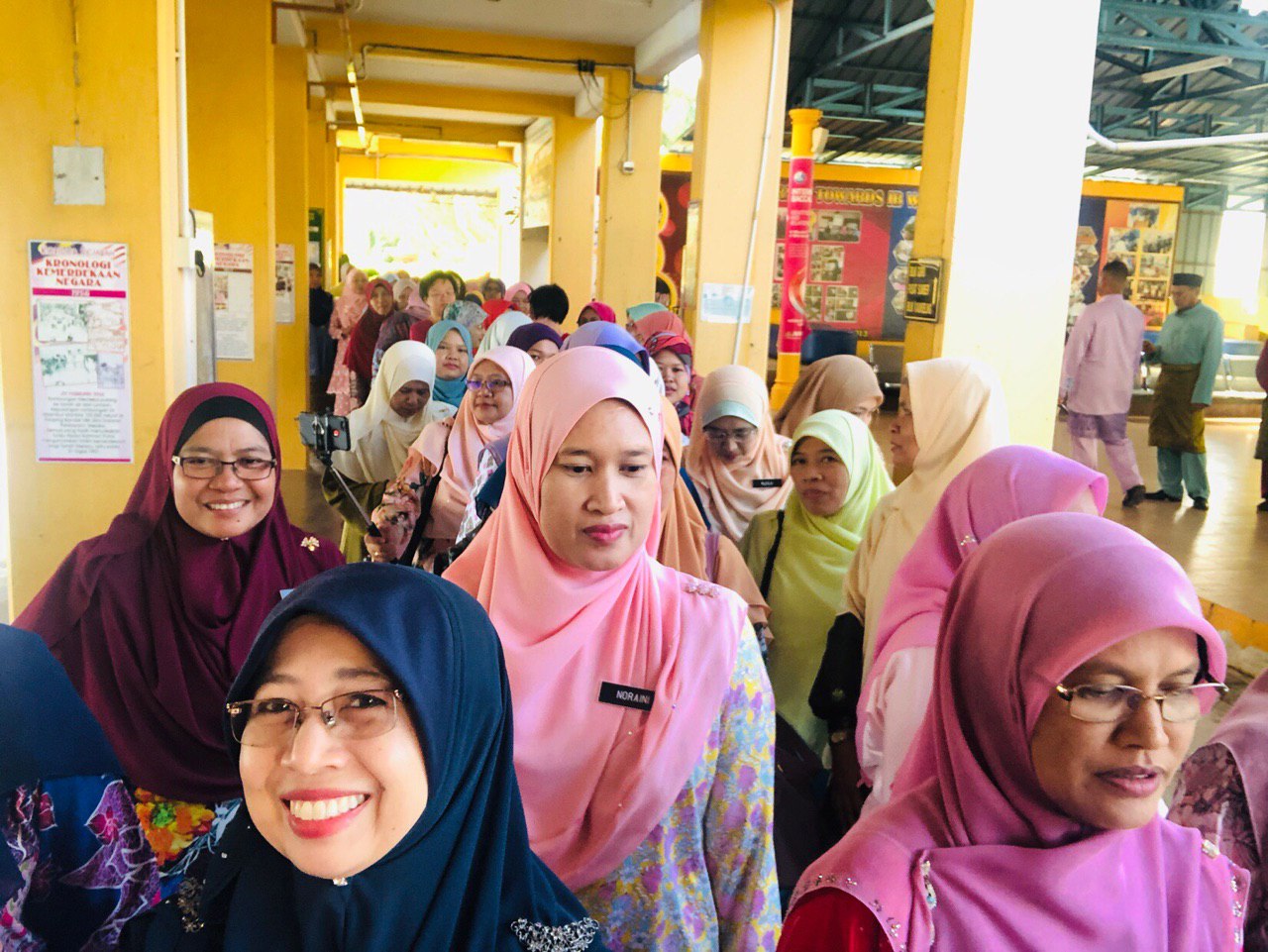 photo6057607499479099852