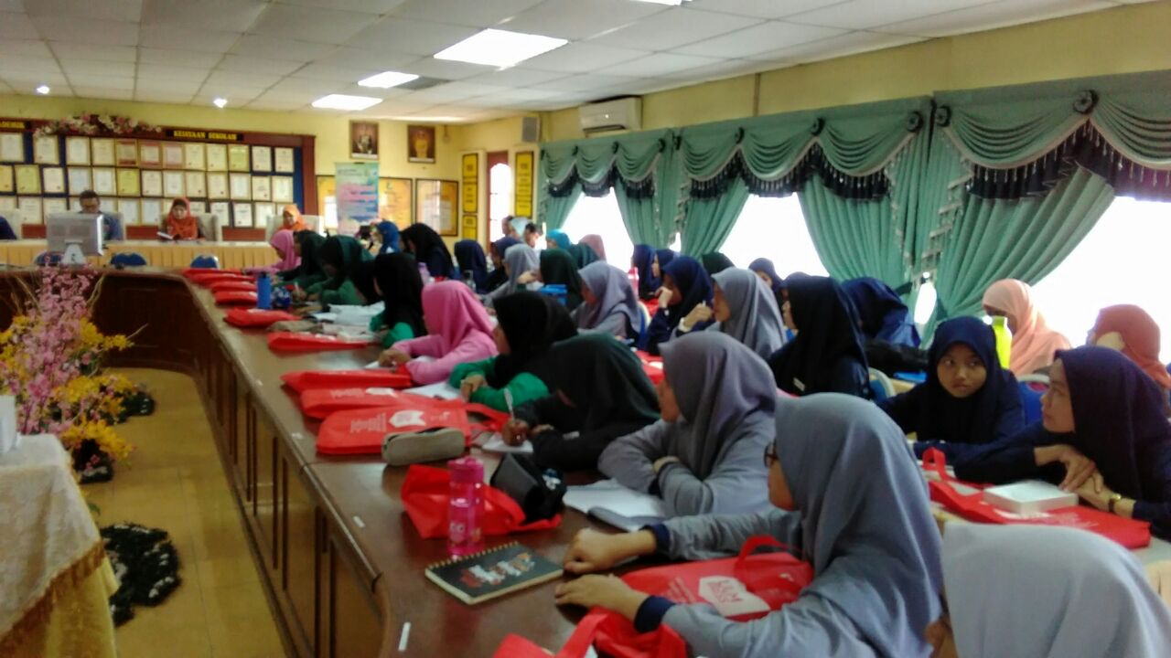 photo6116165650528446639